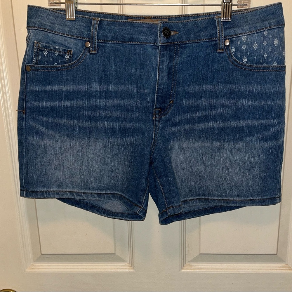 BIT & BRIDLE Women’s Denim Jean Shorts. Sz 14. Waist 34.